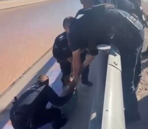 Policías municipales rescatan a hombre arrastrado por la corriente del Río Bravo