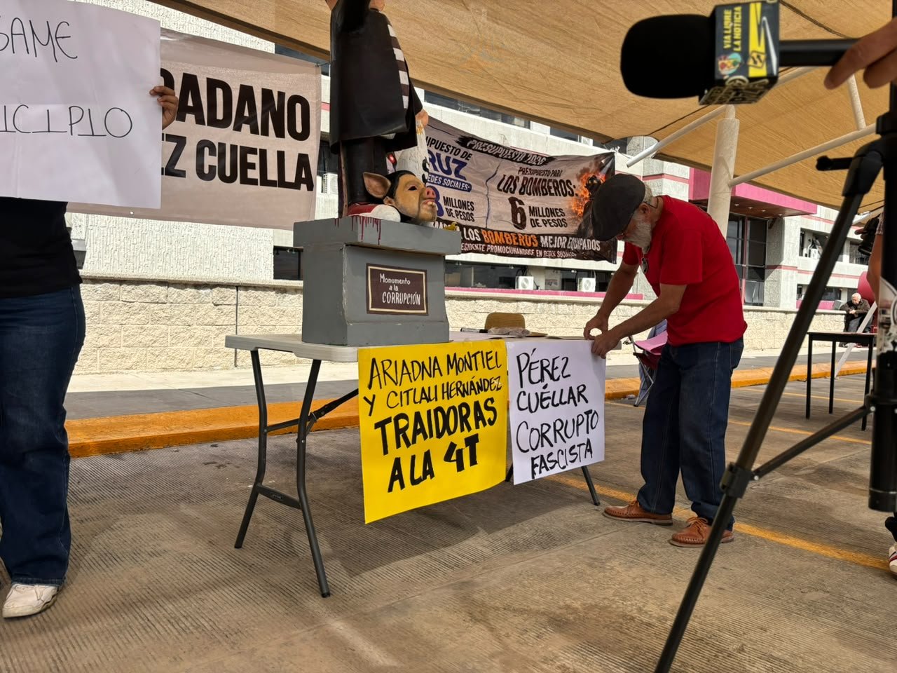 Protestan contra Cruz Pérez Cuéllar; lo acusan de incumplir principios de Morena