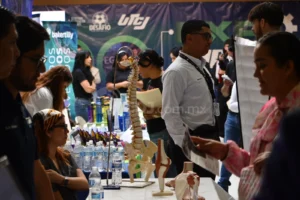 Ofrecen chamba y jóvenes juarenses responden; 2 mil acuden a Expo Empléate