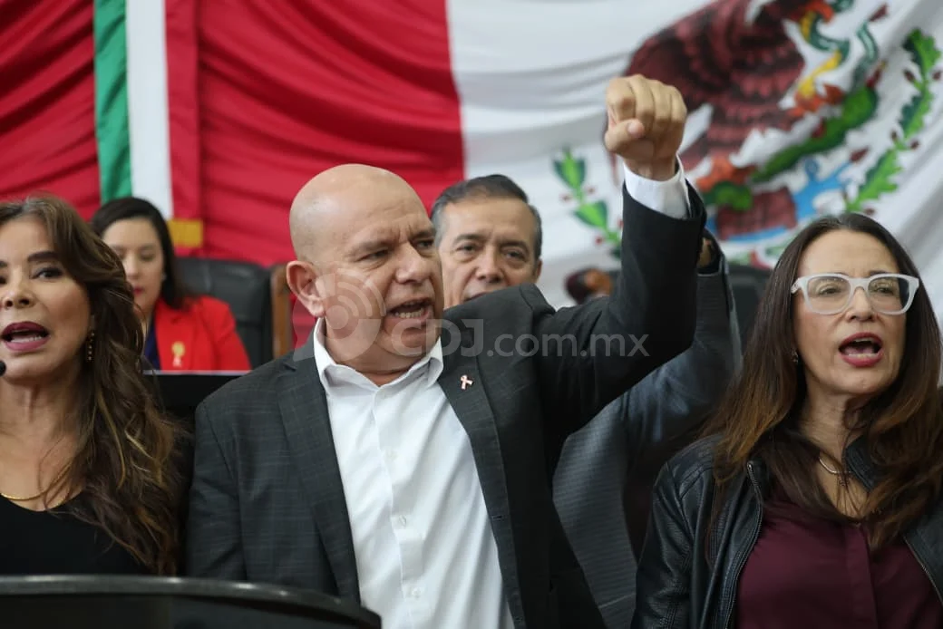Acusa Morena censura del PAN y toma tribuna en el Congreso de Chihuahua