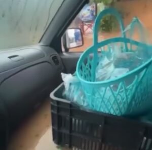 ¡Se quedaron sin pozole! La lluvia arruinó la entrega frente a Plaza Sendero