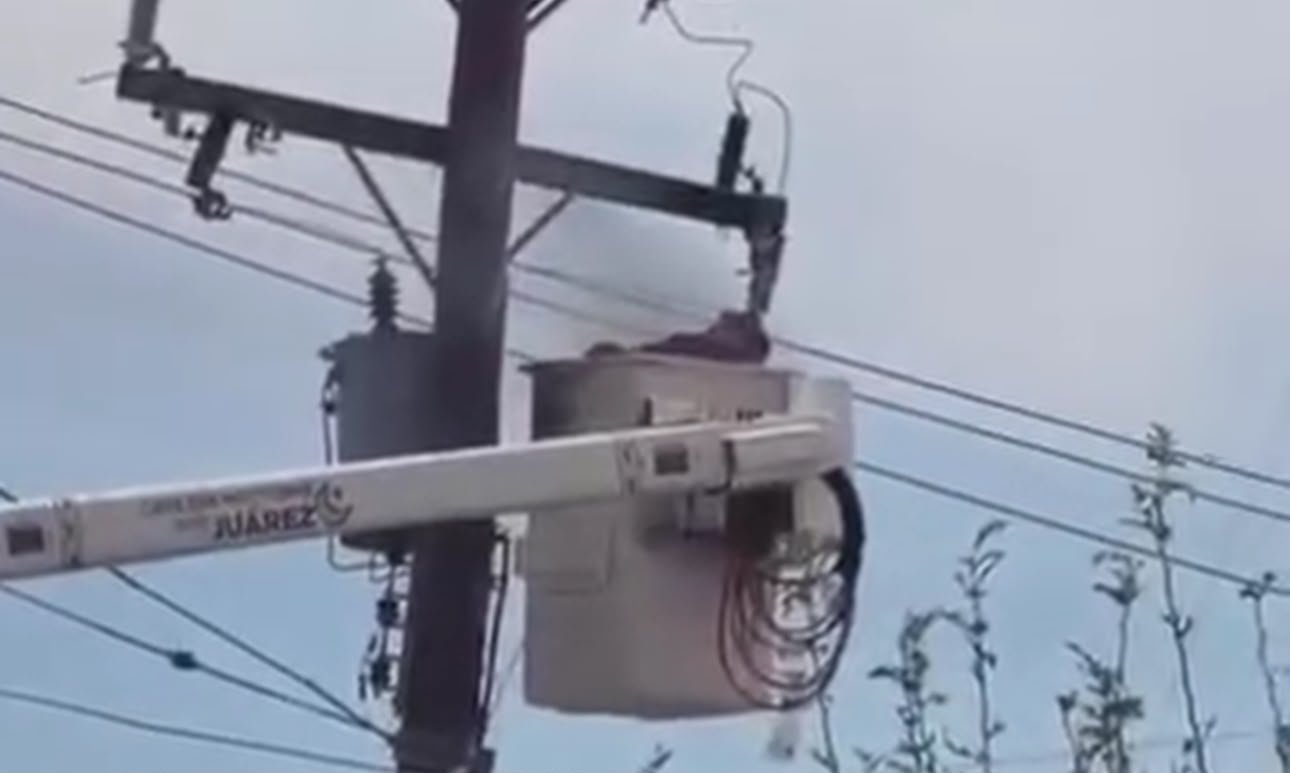 Trabajador de Alumbrado Público sufre descarga eléctrica mientras restablecía servicios en Juárez